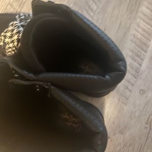 Crown Vintage black size 8